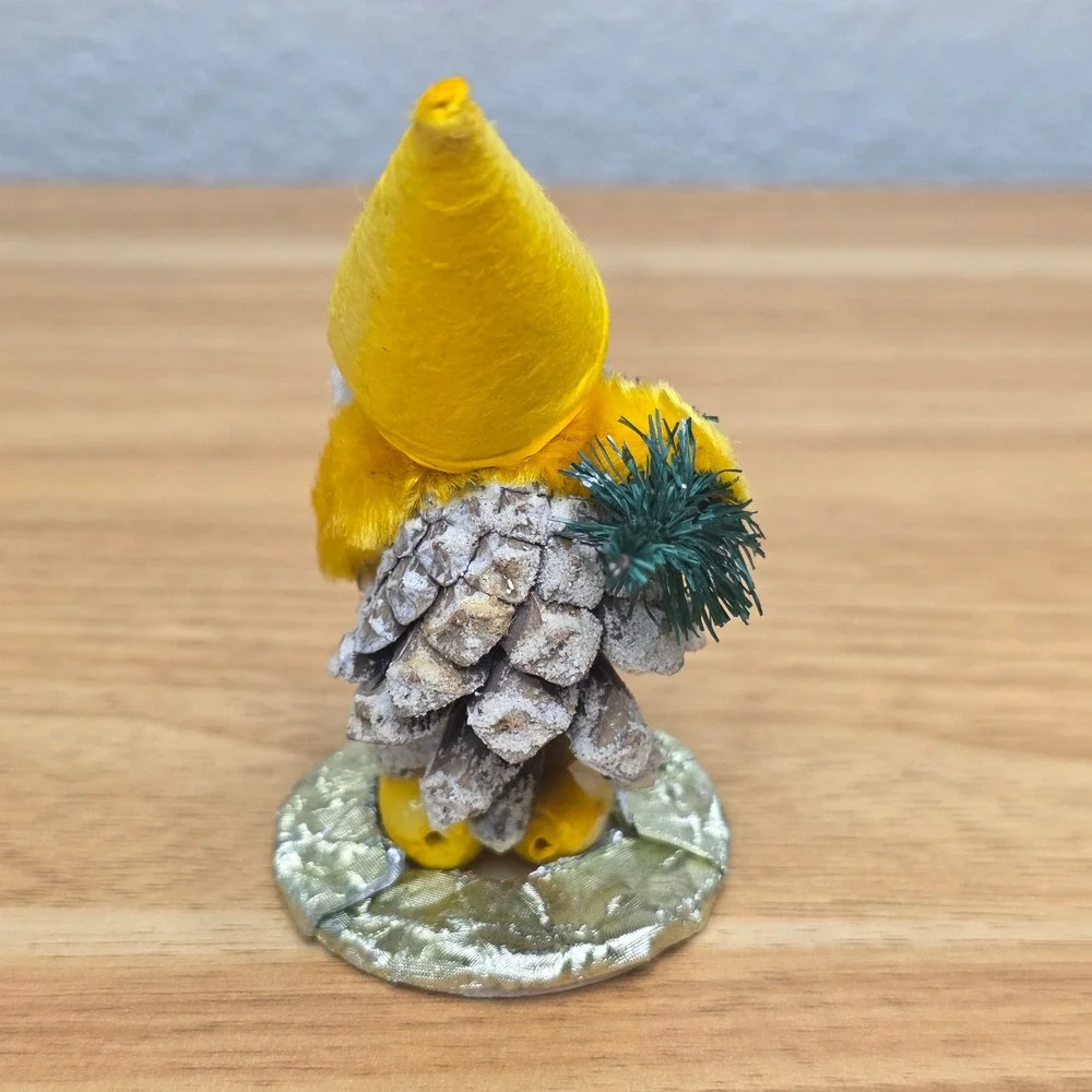 Vtg Pine Cone Gnome Christmas Elves Dwarfs Figures Pipe Cleaners Set of 4 Japan